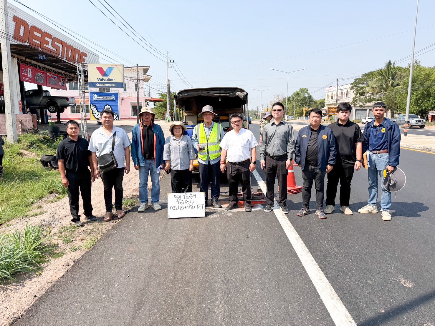 “ร่วมตรวจรับงานก่อสร้าง ตามสัญญา ที่ รอ.18/2569 งานจ้างก่อสร้าง โครงการบูรณะโครงข่ายทางหลวงเชื่อมโยงระหว่างภาค ปี 2569 งานบูร