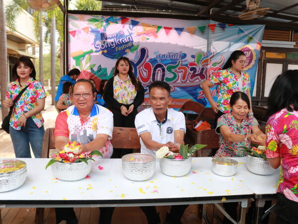 "กิจกรรมเทศกาลวันสงกรานต์ 2569 โดยร่วมสรงน้ำพระพุทธรูป และพิธีรดน้ำดำหัวขอพรจากท่าน ผอ.ขท.ร้อยเอ็ด เนื่องในโอกาสประเพณีวันสงก