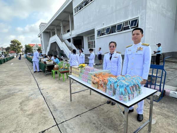 "เข้าร่วมพิธีเจริญพระพุทธมนต์และทำบุญตักบาตรถวายพระราชกุศล ในพิธีเฉลิมพระเกียรติ สมเด็จพระนางเจ้าสิริกิติ์ พระบรมราชินีนาถ พร