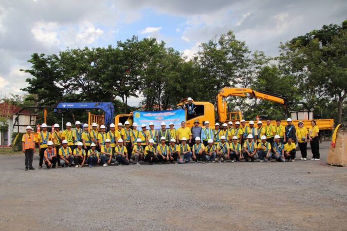 เข้าร่วมการฝึกอบรมเชิงปฏิบัติการ หลักสูตร “การใช้งานรถบรรทุกติดเครนอย่างปลอดภัย จัดโดย สำนักงานทางหลวงที่ 8”