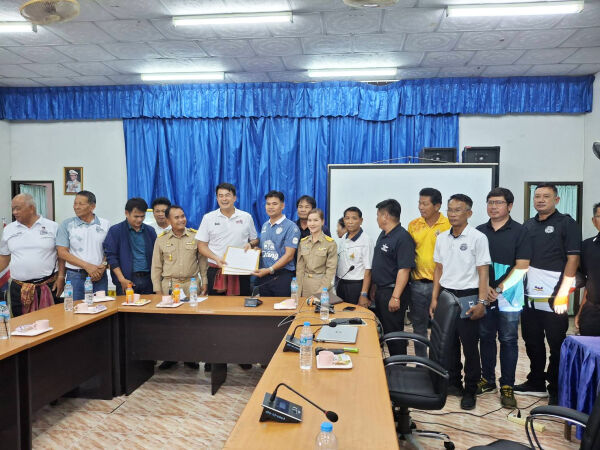 “ร่วมลงพื้นที่ประชุมหารือเพื่อแก้ไขปัญหาน้ำท่วมขัง ทล.2392 ตอน จตุรพักตรพิมาน - ปทุมรัตต์ ระหว่าง กม.37+100 - กม.38+400 หน้าส