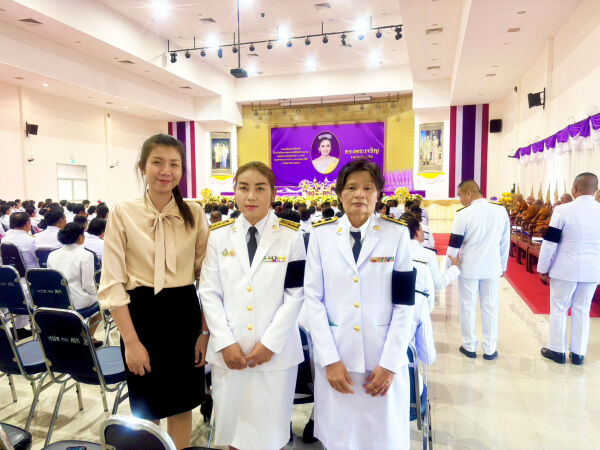 “เข้าร่วมพิธีเจริญพระพุทธมนต์และทำบุญตักบาตรถวายเป็นพระราชกุศล เนื่องในโอกาสพระราชพิธีมหามงคลเฉลิมพระชนมพรรษา 4 รอบ สมเด็จพระ