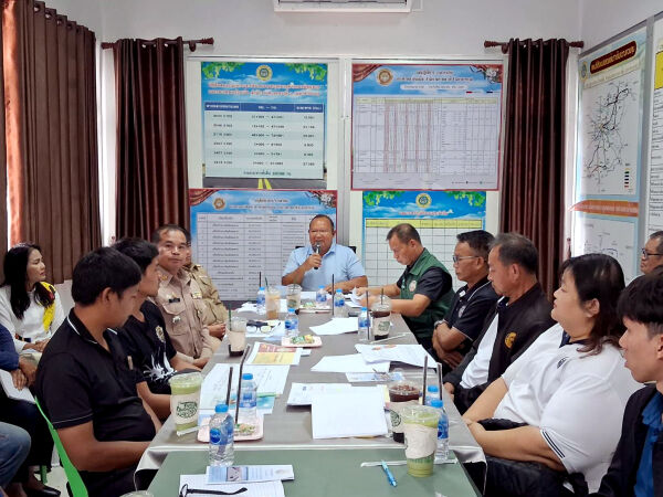 “ร่วมประชุมหารือและให้คำแนะนำประเด็นปัญหาพบว่ามีบ้านพักอาศัยและสิ่งปลูกสร้างรุกล้ำเข้ามาในเขตทางหลวง โครงการก่อสร้างทางหลวงหม